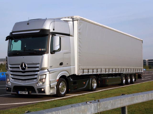 Mercedes F1 truck with hydraroll floor system