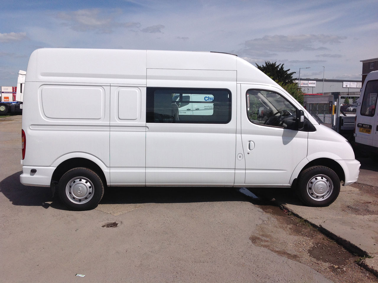 LDV V80 7 Seat Crew Van In White - MTHL 